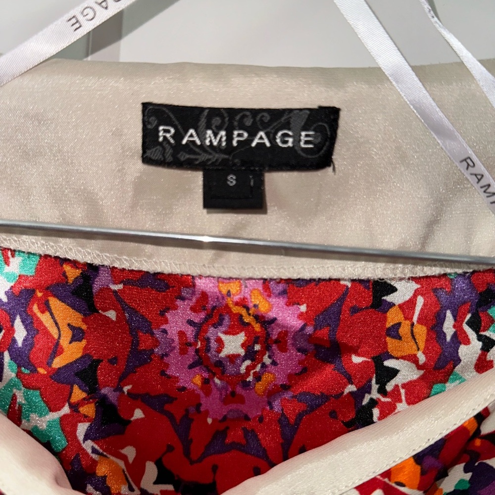 Flowy Rampage Top - Picture 2 of 2
